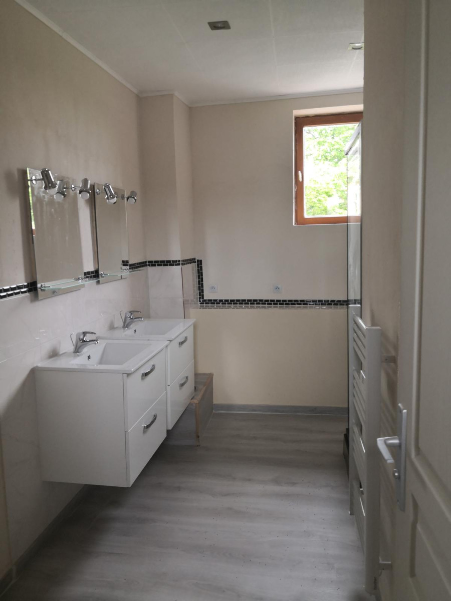 
                                                Location
                                                 Meublé T4 appart Gleizé proche Lyon renové