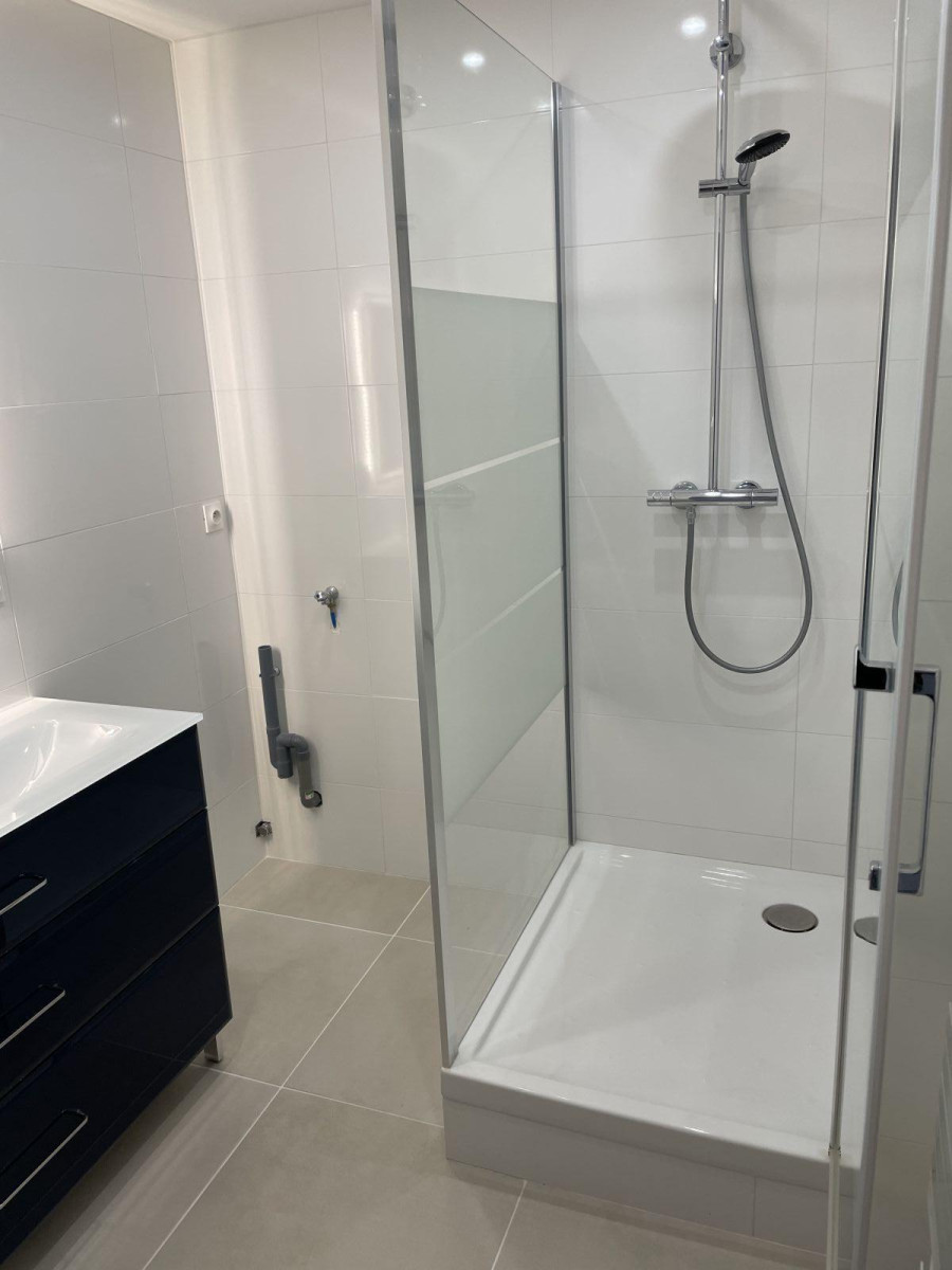 
                                                Location
                                                 Meublé très lumineux et climatisé, place Guichard