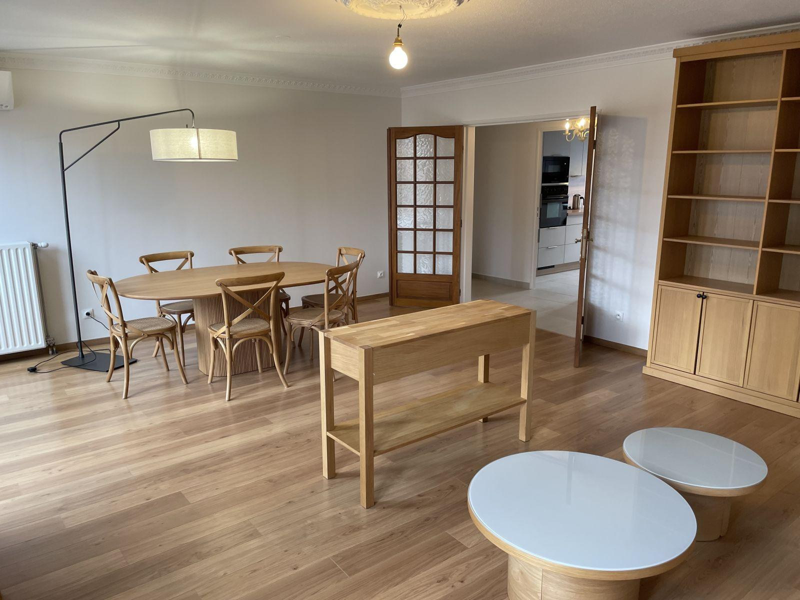 
                                                Location
                                                 Meublé très lumineux et climatisé, place Guichard