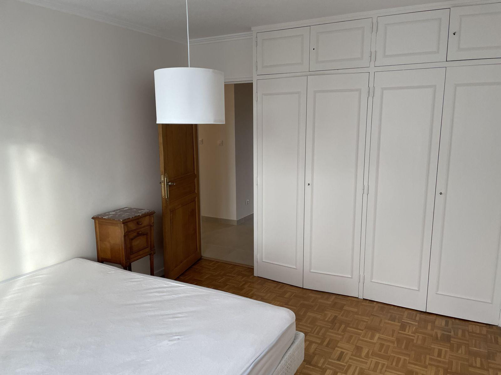 
                                                Location
                                                 Meublé très lumineux et climatisé, place Guichard