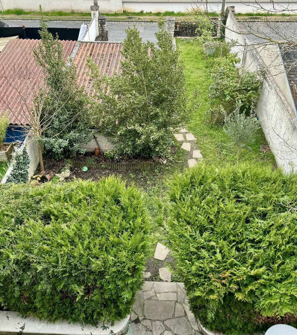 
                                                Vente
                                                 Meulière avec terrain et garage