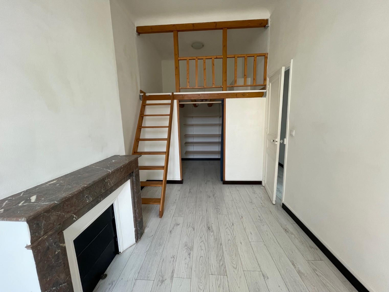 
                                                Location
                                                 MEZZANINE DUPRE- MO