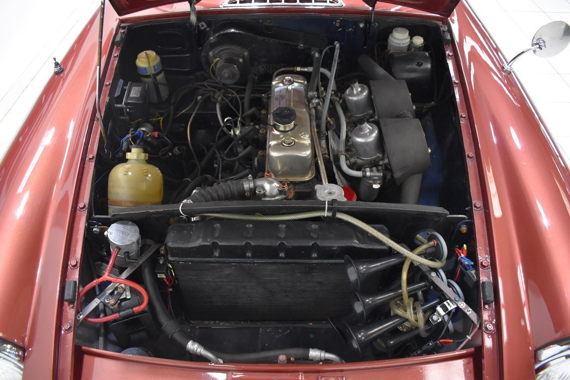 
                                                Voiture
                                                 MG B Overdrive