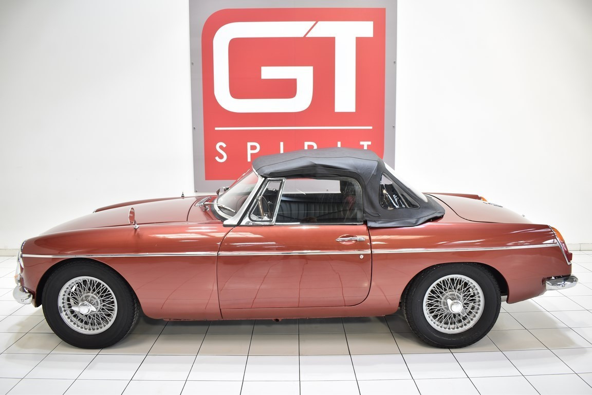 
                                                Voiture
                                                 MG B Overdrive