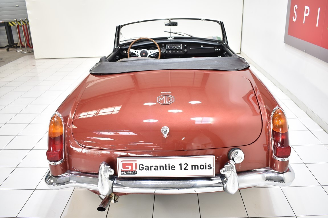 
                                                Voiture
                                                 MG B Overdrive