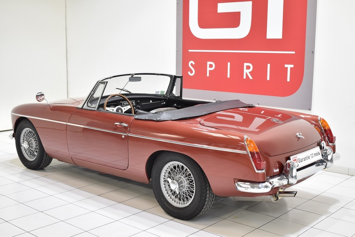 
                                                Voiture
                                                 MG B Overdrive