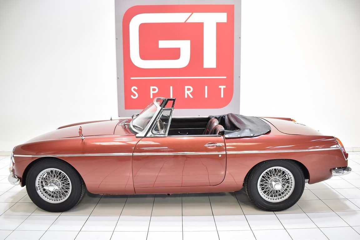
                                                Voiture
                                                 MG B Overdrive
