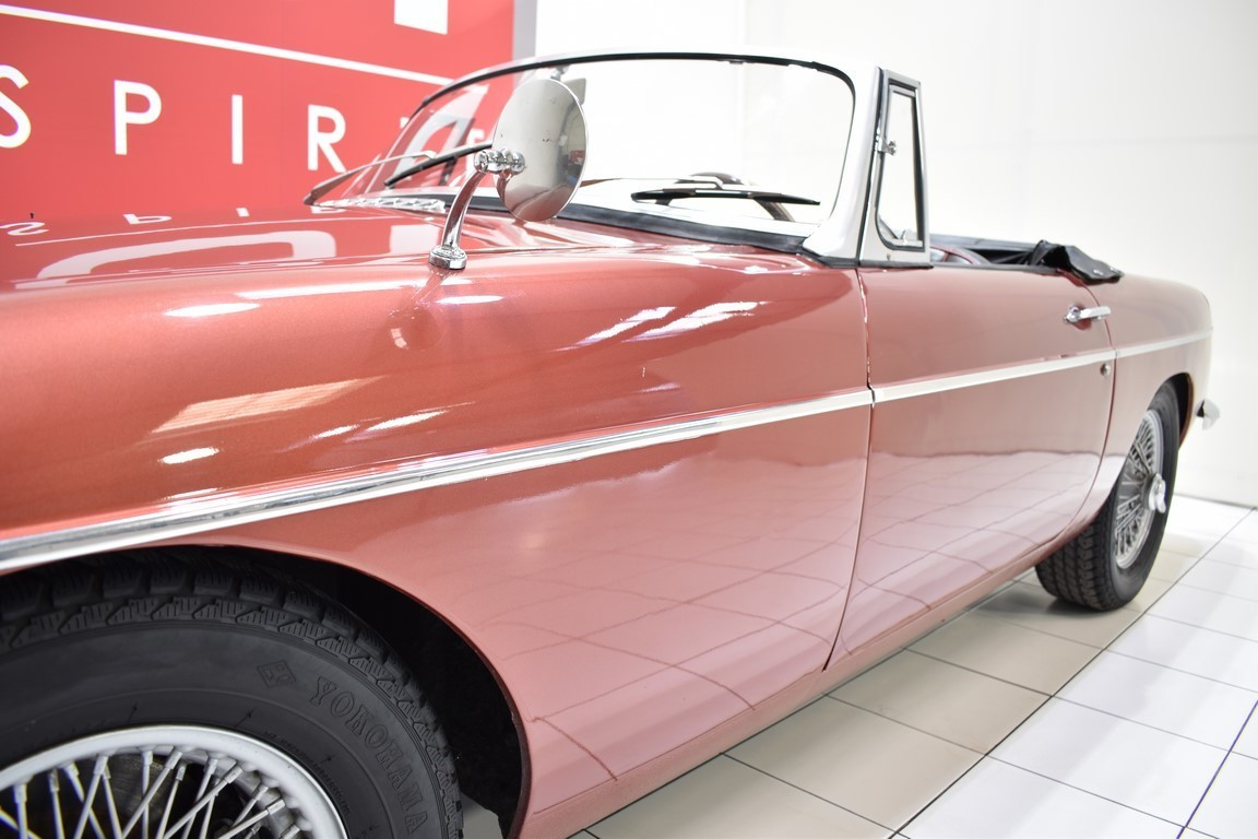 
                                                Voiture
                                                 MG B Overdrive