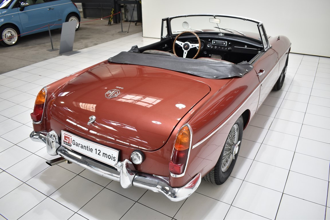 
                                                Voiture
                                                 MG B Overdrive