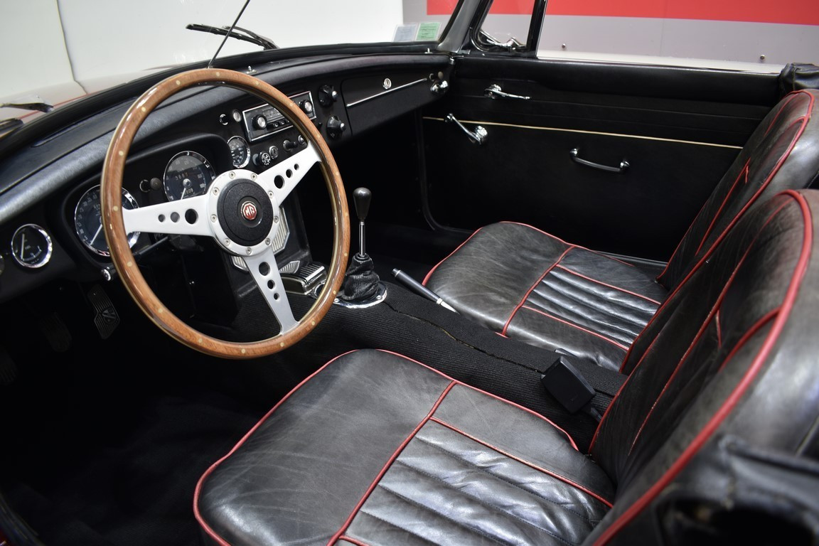 
                                                Voiture
                                                 MG B Overdrive