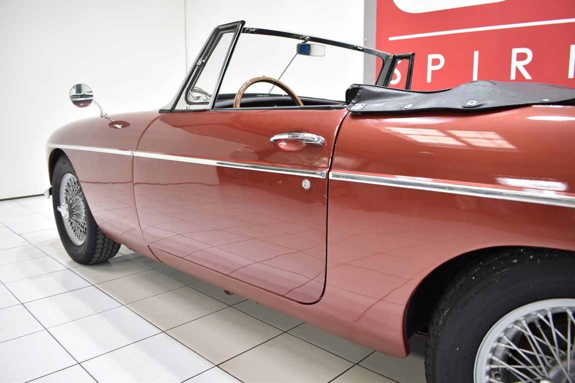 
                                                Voiture
                                                 MG B Overdrive