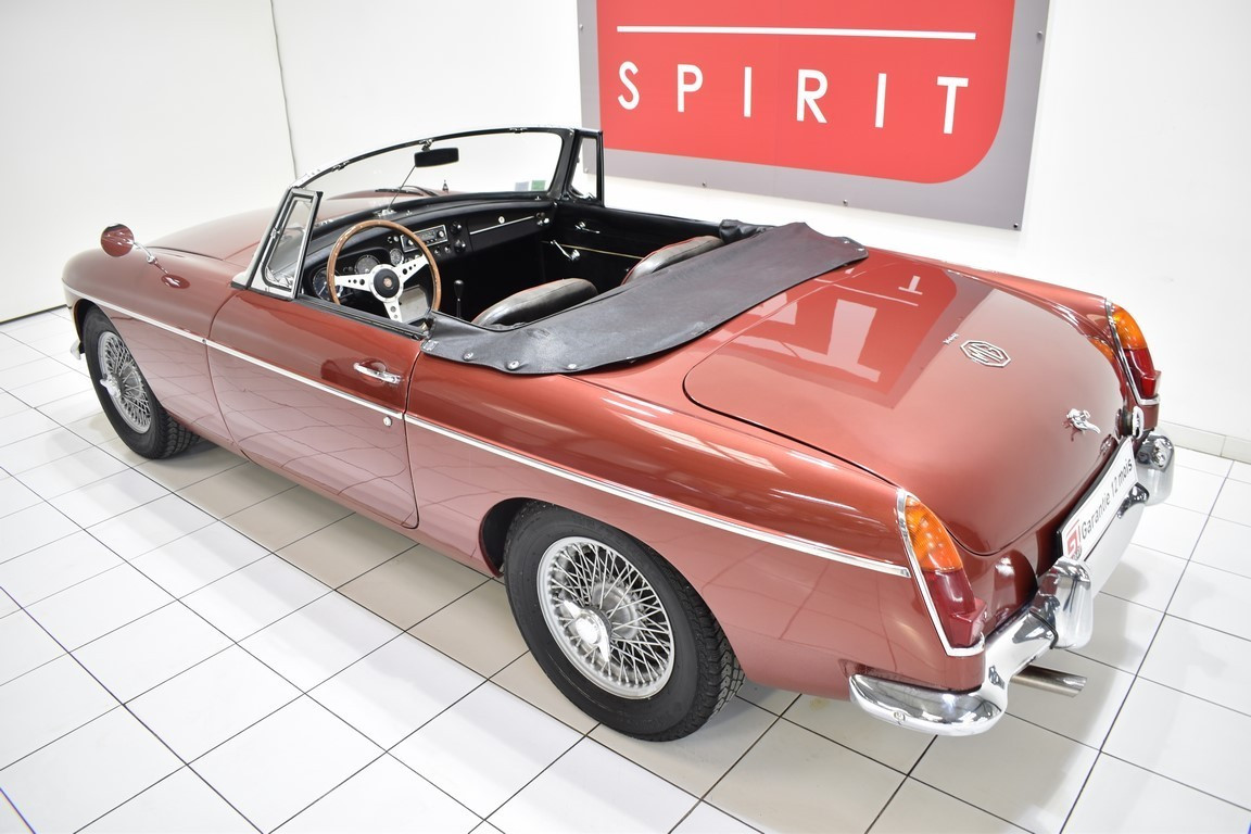 
                                                Voiture
                                                 MG B Overdrive