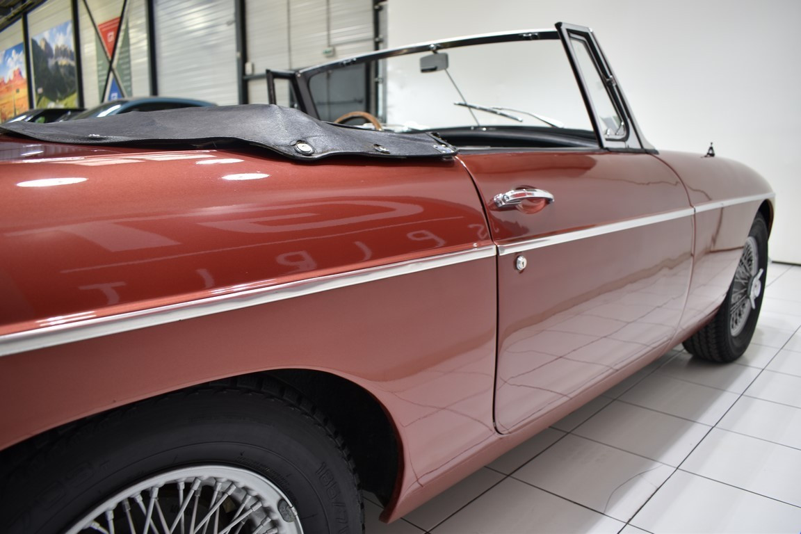 
                                                Voiture
                                                 MG B Overdrive