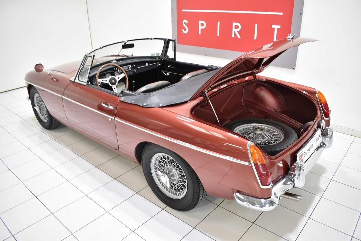 
                                                Voiture
                                                 MG B Overdrive