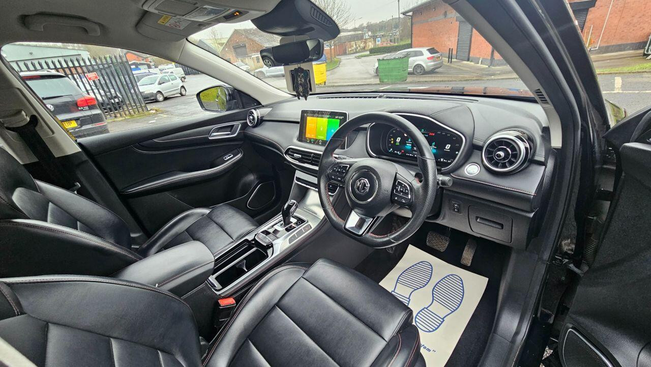 
                                                Voiture
                                                 MG MG Hs 1.5 T-GDI 16.6kWh Excite SUV 5dr Petrol Plug-in Hybrid Auto Euro 6 (s/s) (258 ps) MOT 10/26 PSH 33K AMAZING SPEC