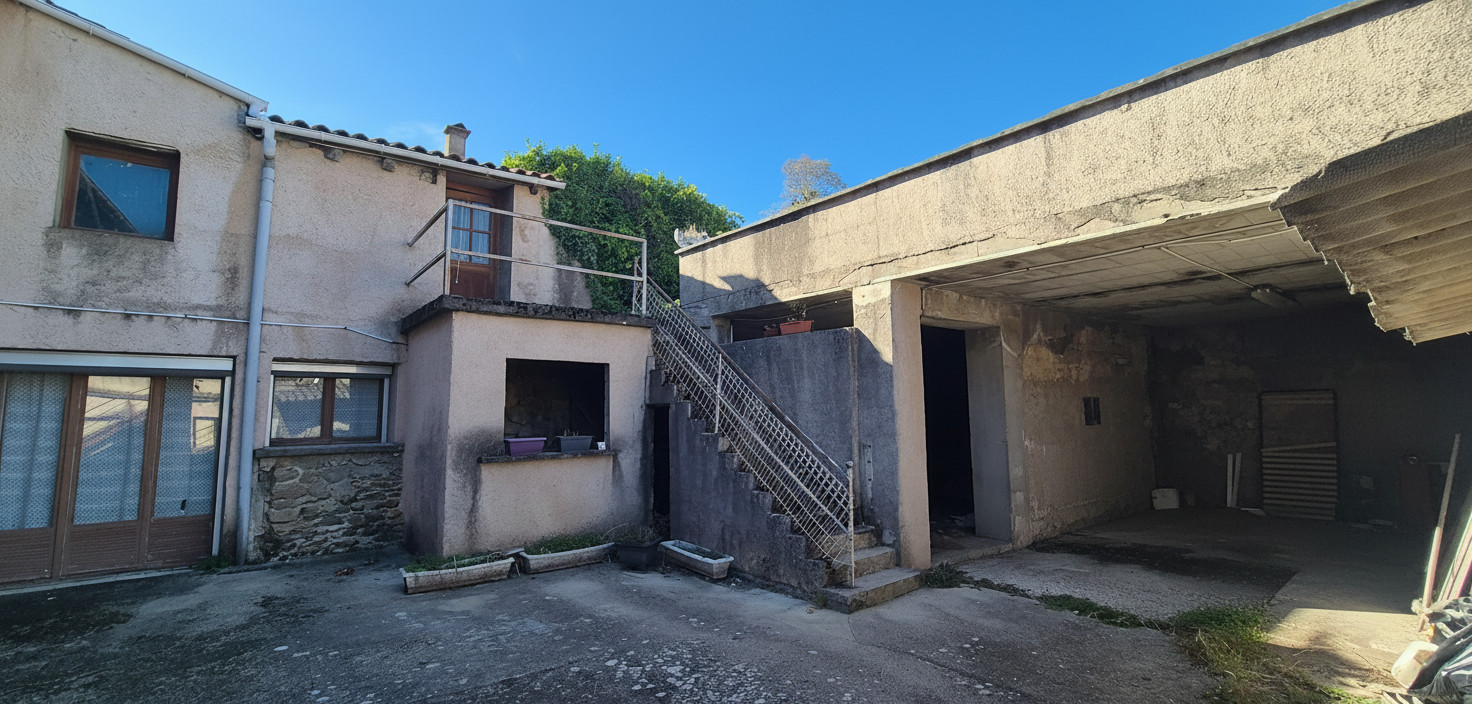 
                                                Vente
                                                 MILLERY - MAISON À RÉNOVER - 105 M² + 120 m² d’annexes