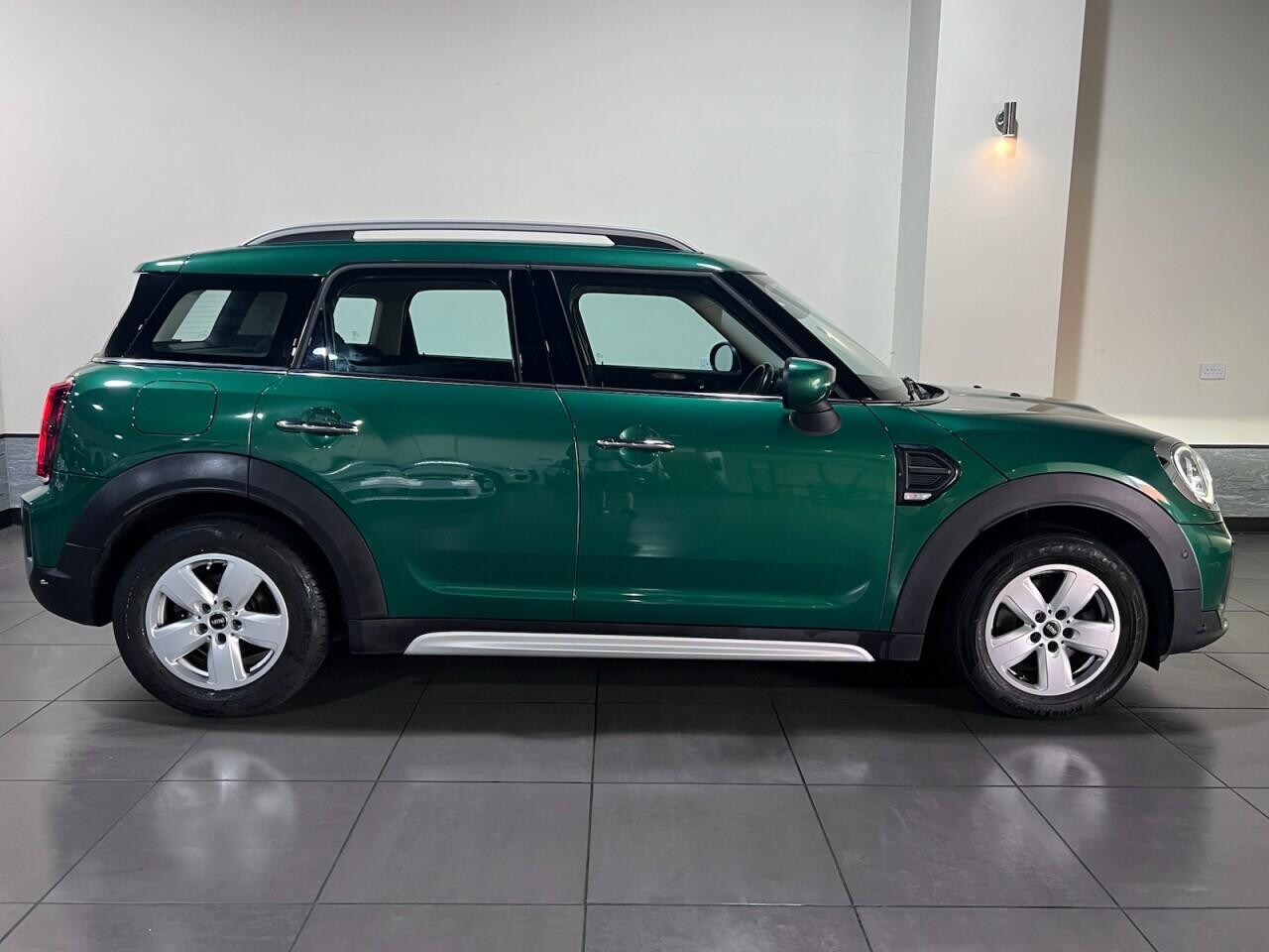 
                                                Voiture
                                                 MINI Countryman 1.5 Cooper Classic SUV 5dr Petrol Manual Euro 6 (s/s) (136 ps)