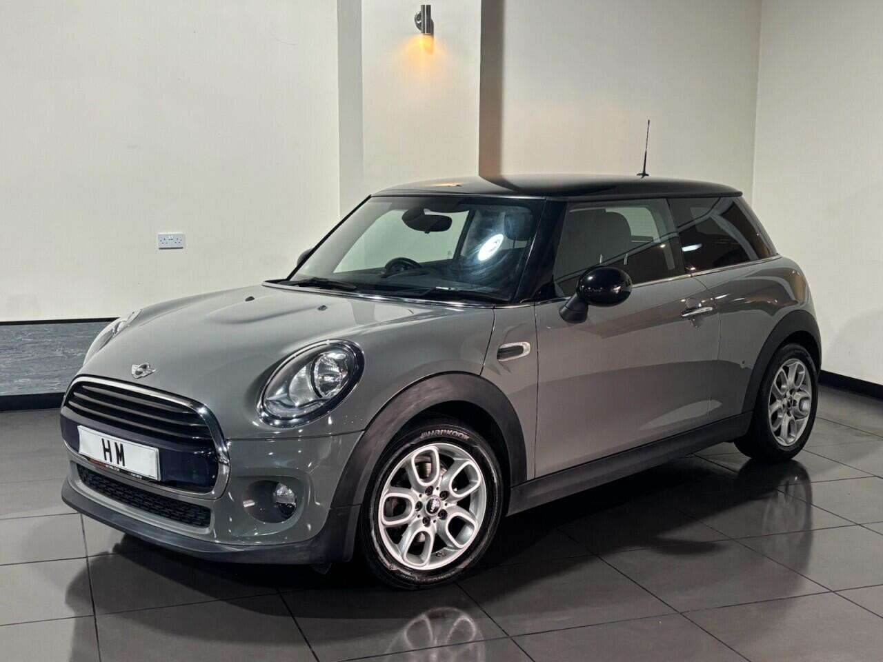 Voiture
                                                 MINI Hatch 1.5 Cooper Hatchback 3dr Petrol Manual Euro 6 (s/s) (136 ps)