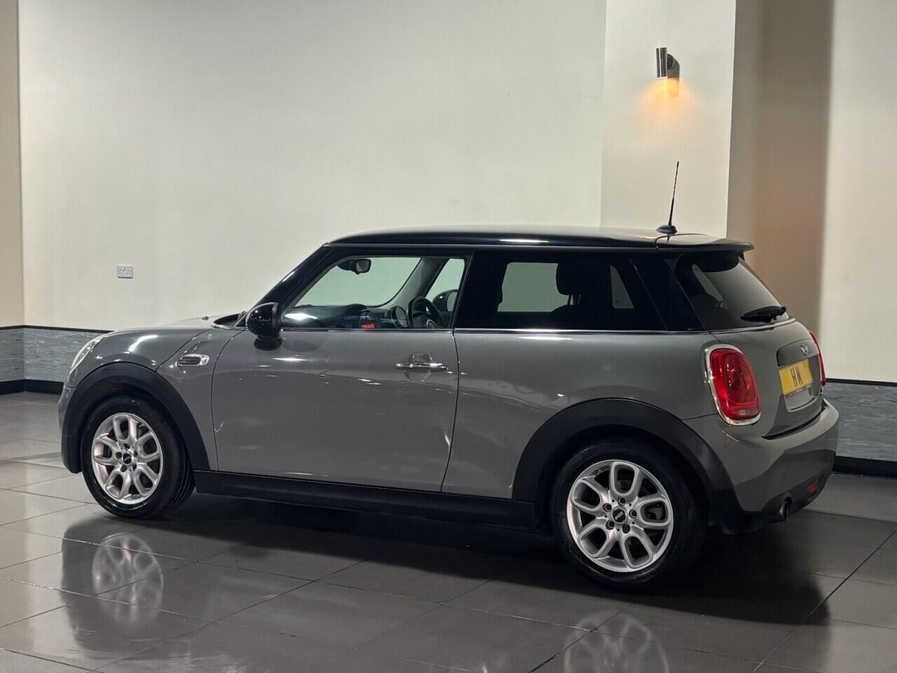Voiture
                                                 MINI Hatch 1.5 Cooper Hatchback 3dr Petrol Manual Euro 6 (s/s) (136 ps)