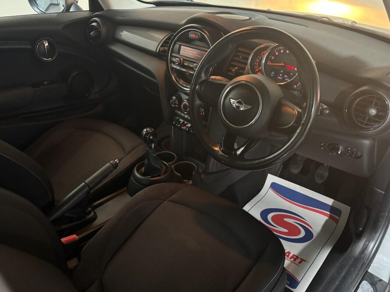 Voiture
                                                 MINI Hatch 1.5 Cooper Hatchback 3dr Petrol Manual Euro 6 (s/s) (136 ps)