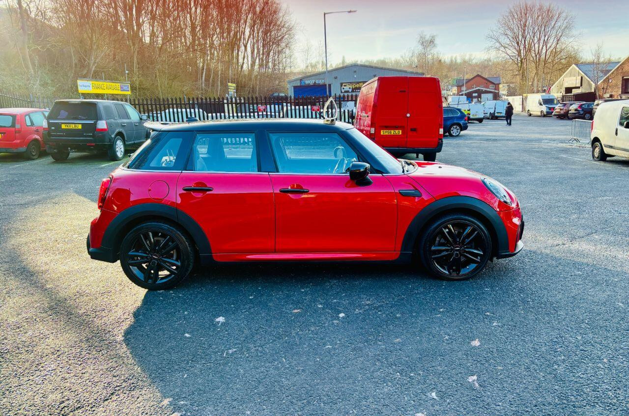
                                                Voiture
                                                 MINI Hatch 1.5 Cooper Sport Hatchback 5dr Petrol Manual Euro 6 (s/s) (136 ps) MOT 2/27 FSH 40K 1 OWNER ULEZ