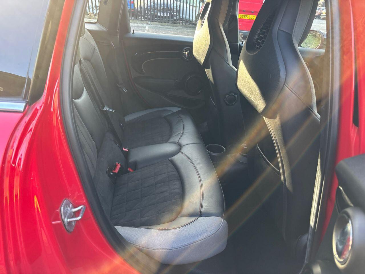 
                                                Voiture
                                                 MINI Hatch 1.5 Cooper Sport Hatchback 5dr Petrol Manual Euro 6 (s/s) (136 ps) MOT 2/27 FSH 40K 1 OWNER ULEZ