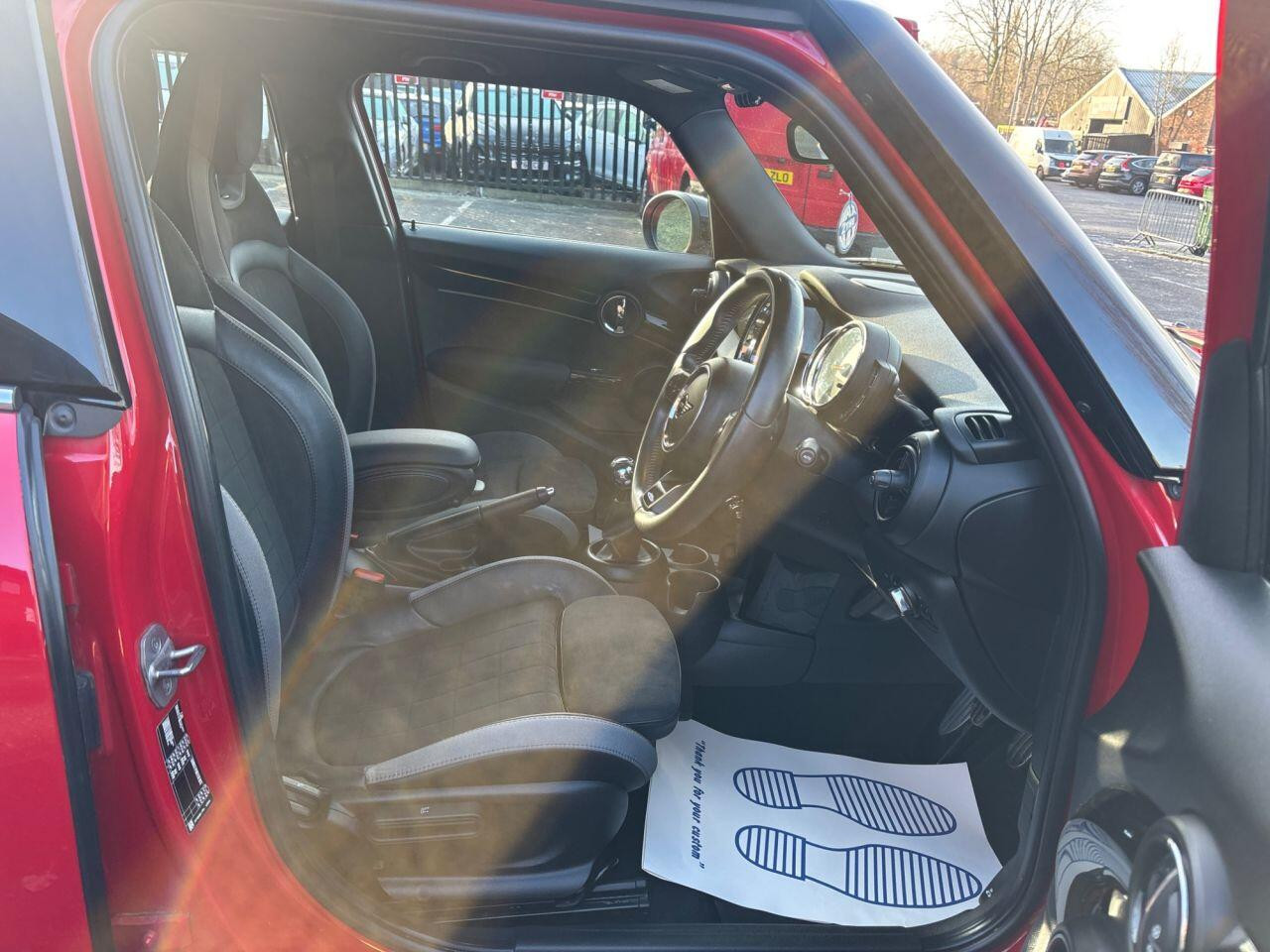 
                                                Voiture
                                                 MINI Hatch 1.5 Cooper Sport Hatchback 5dr Petrol Manual Euro 6 (s/s) (136 ps) MOT 2/27 FSH 40K 1 OWNER ULEZ