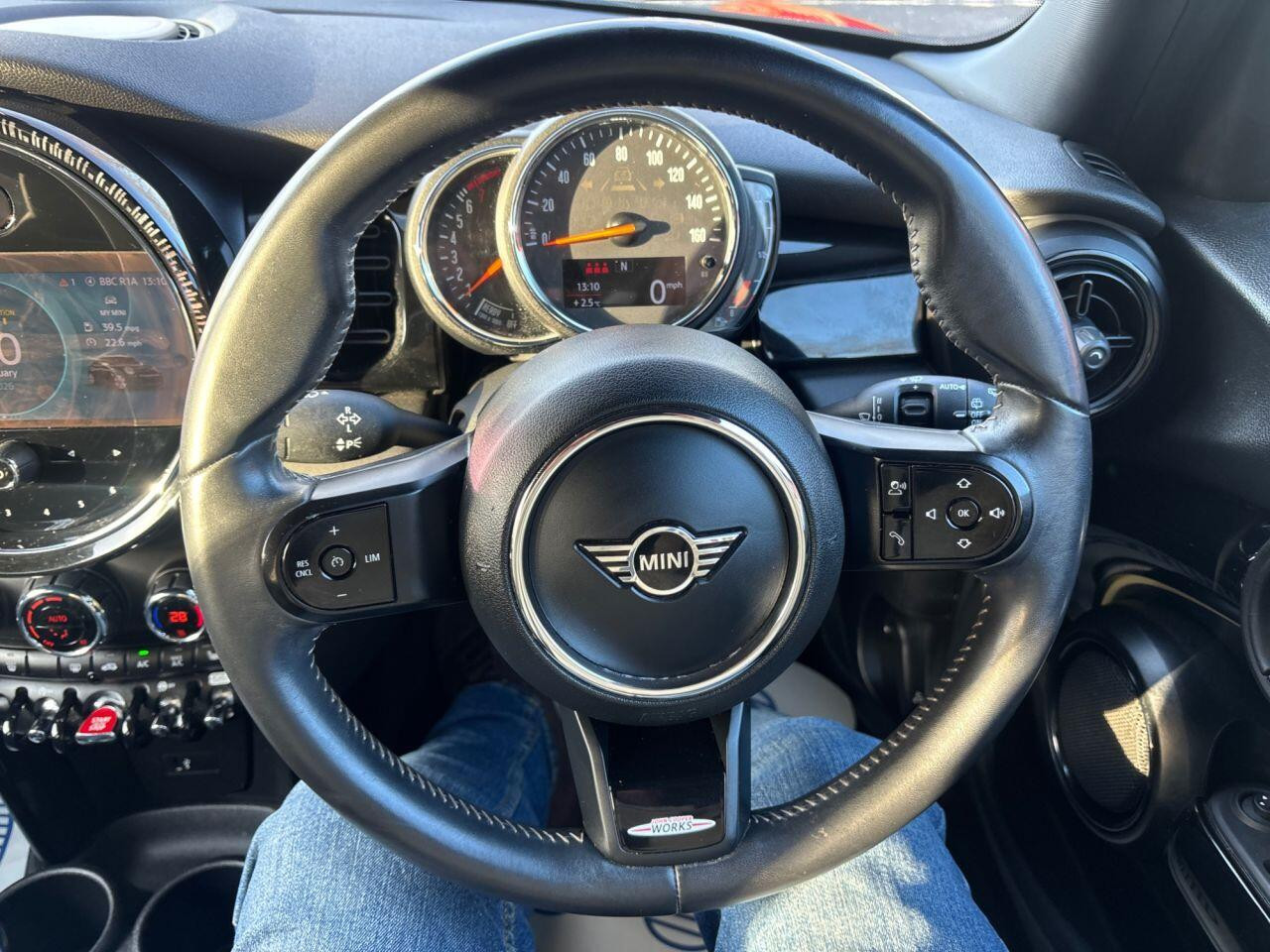 
                                                Voiture
                                                 MINI Hatch 1.5 Cooper Sport Hatchback 5dr Petrol Manual Euro 6 (s/s) (136 ps) MOT 2/27 FSH 40K 1 OWNER ULEZ
