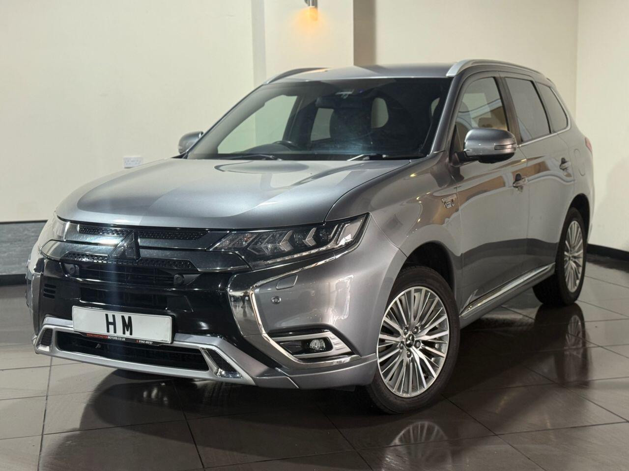 Voiture
                                                 Mitsubishi Outlander 2.4h TwinMotor 13.8kWh 4hs SUV 5dr Petrol Plug-in Hybrid CVT 4WD Euro 6 (s/s) (209 ps)