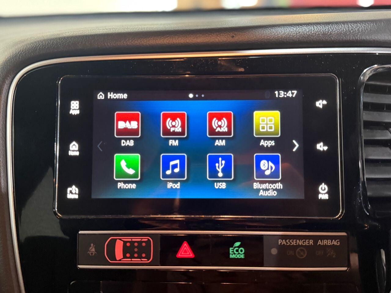Voiture
                                                 Mitsubishi Outlander 2.4h TwinMotor 13.8kWh 4hs SUV 5dr Petrol Plug-in Hybrid CVT 4WD Euro 6 (s/s) (209 ps)