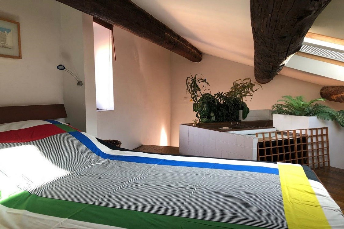 
                                                Location
                                                 MONDRIAN - LAM