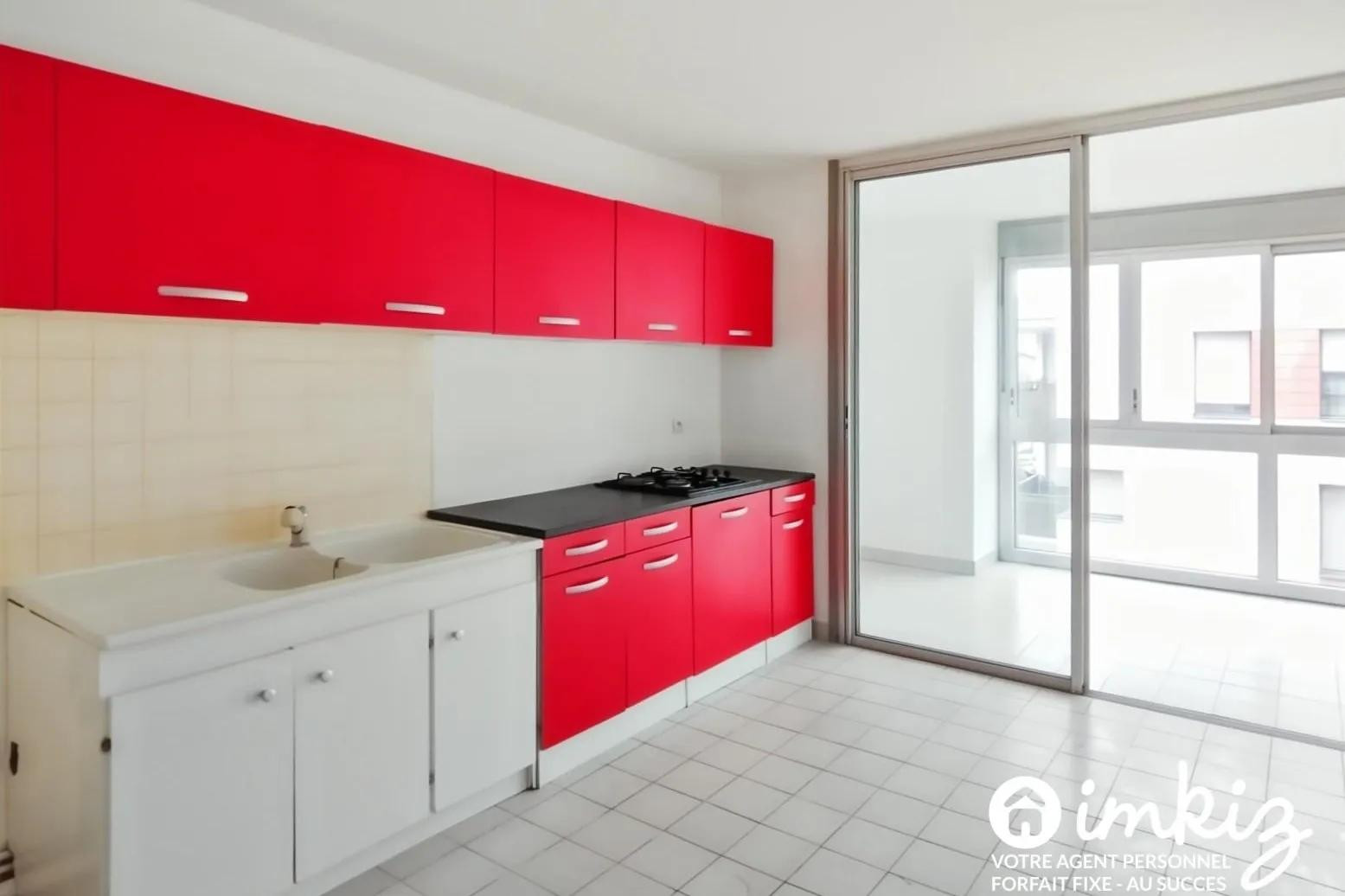 
                                                Vente
                                                 Montchat – Grand T3 de 93m² au calme, garage, cave