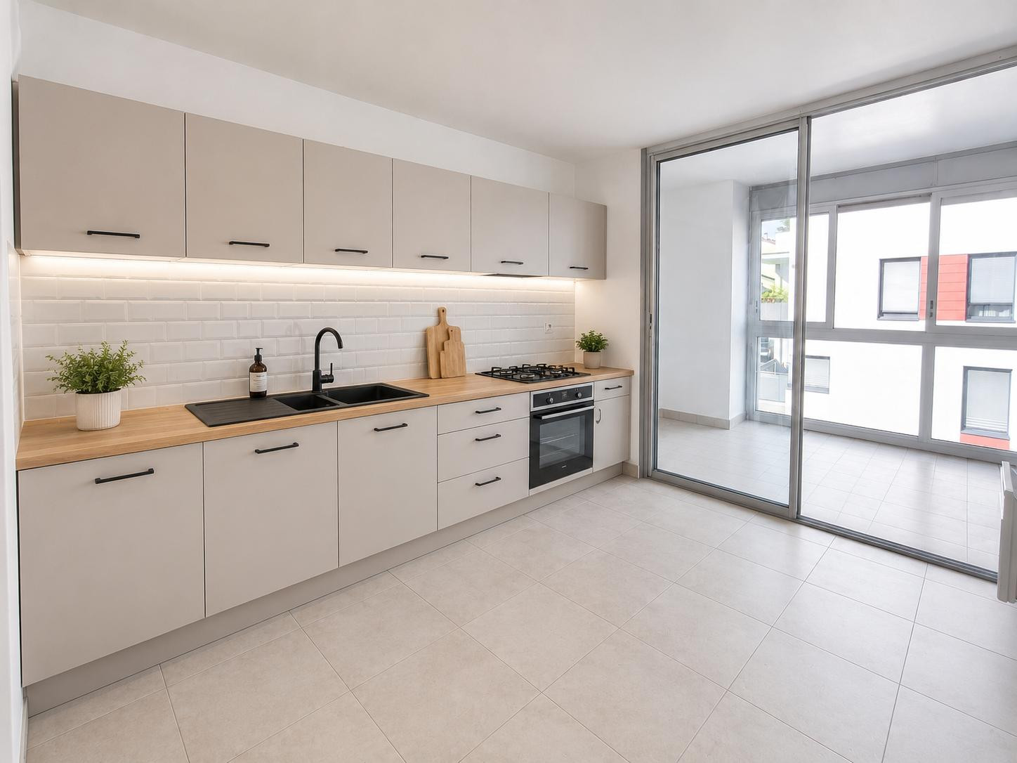 
                                                Vente
                                                 Montchat, 93m², annexes rares : garage + cave 25m²