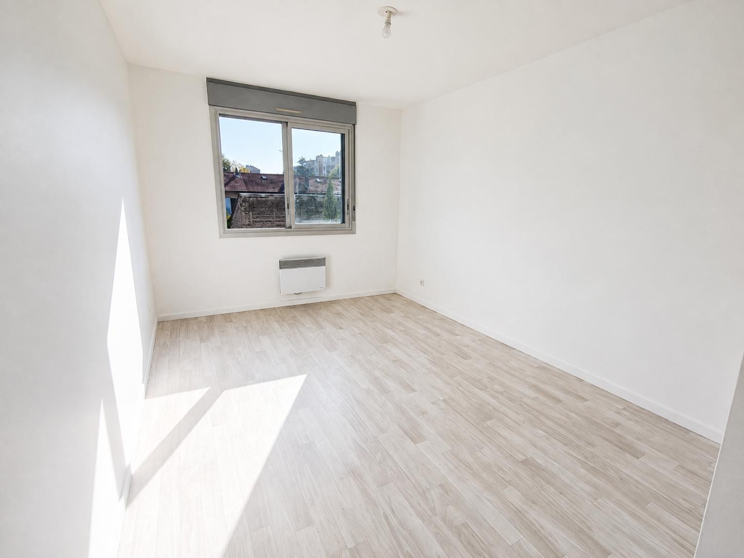 
                                                Vente
                                                 Montchat, 93m², annexes rares : garage + cave 25m²