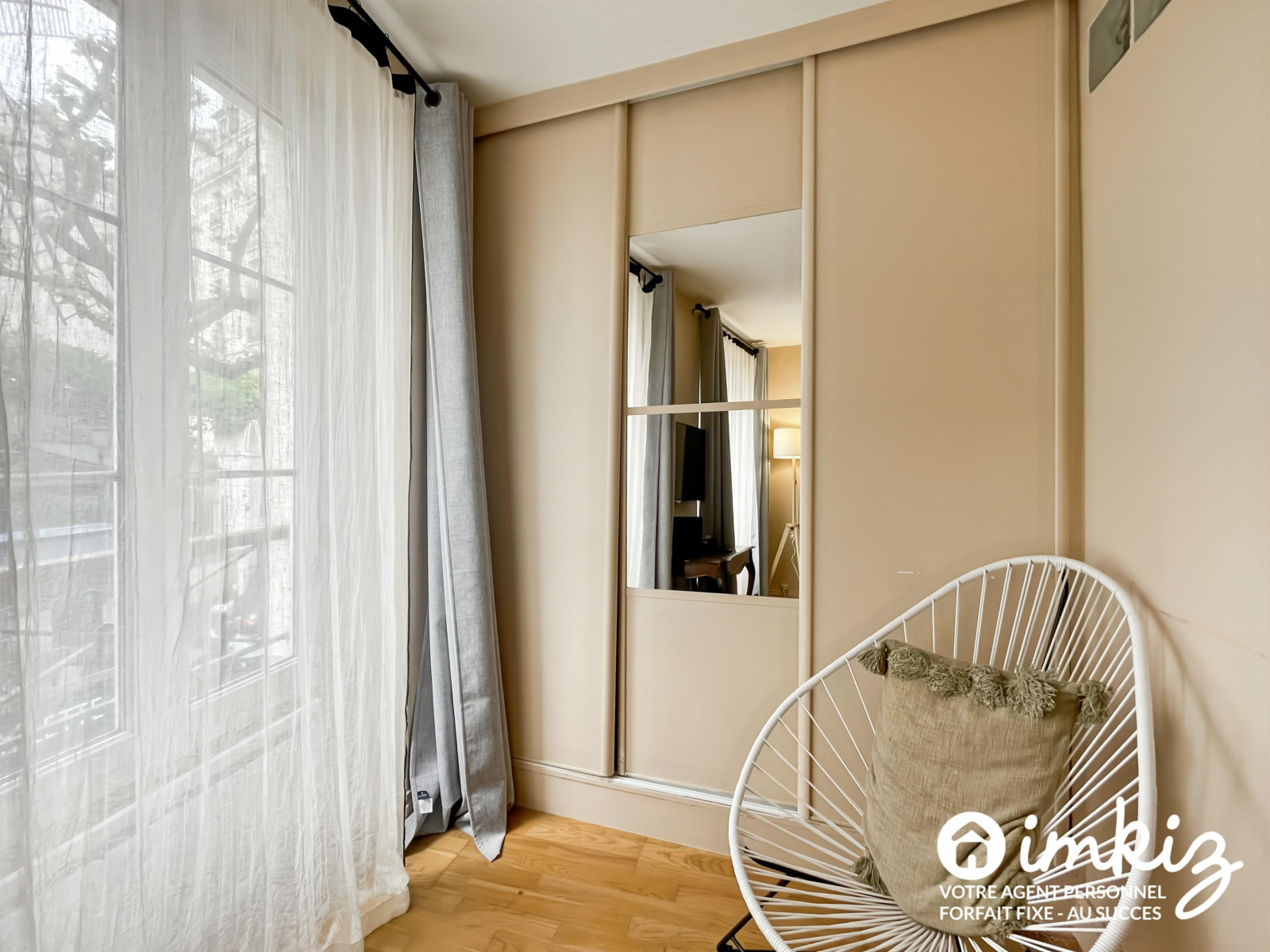 
                                                Vente
                                                 Montmartre – 2P 40 m² traversant, parquet, cave