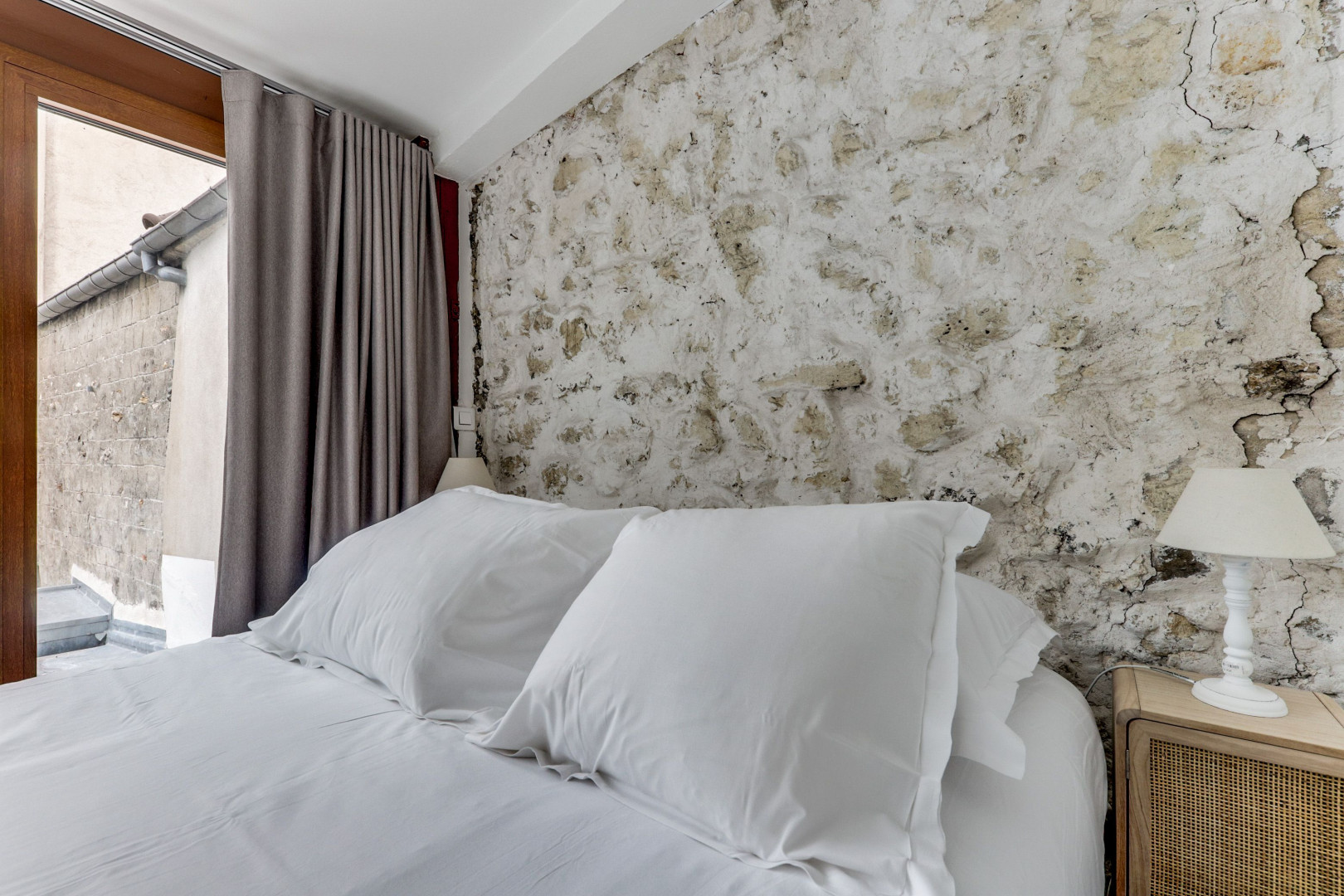 
                                                Location
                                                 Montmartre - Tertre 1 BD (loyer tout inclus)