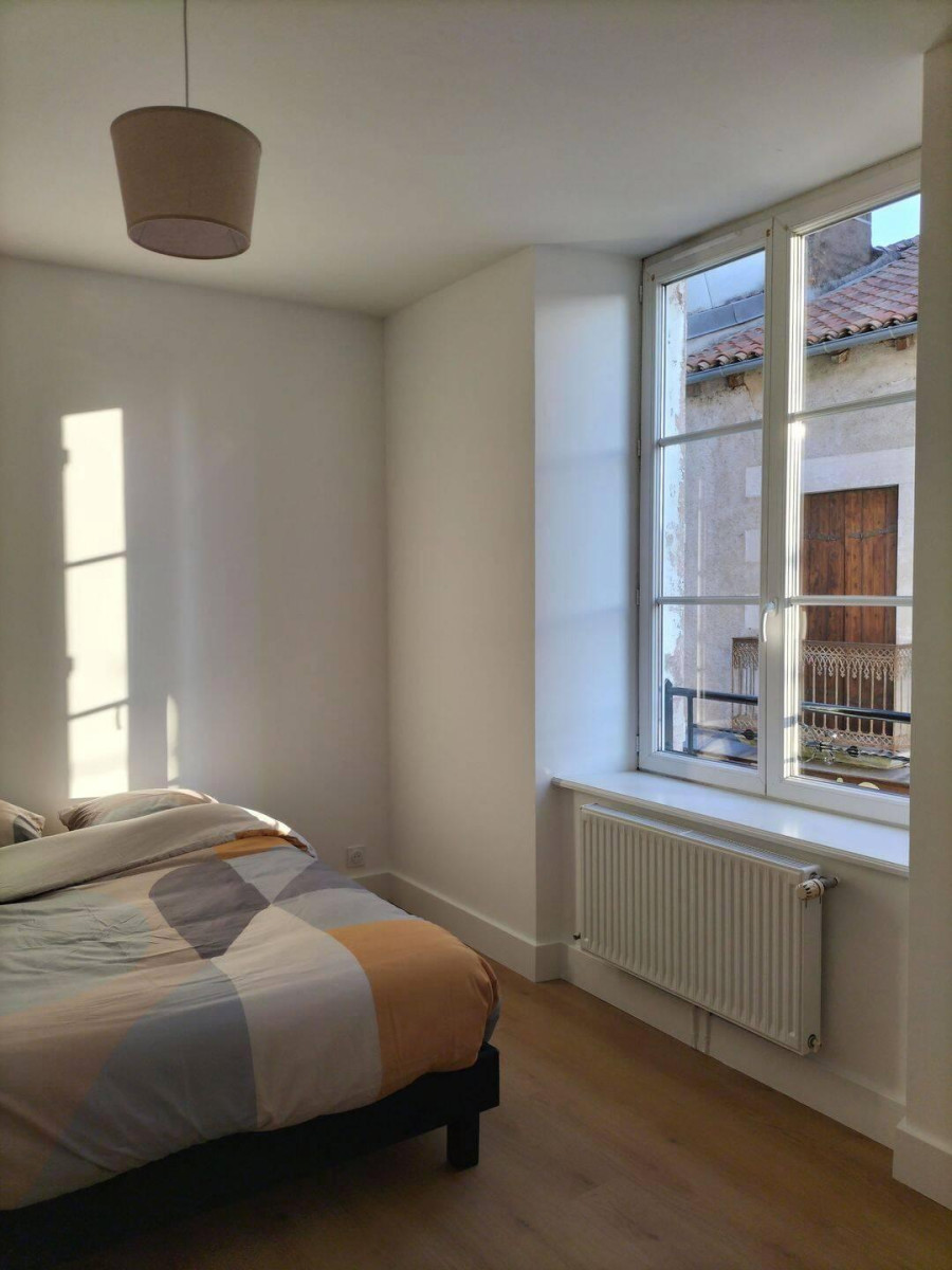 
                                                Location
                                                 MONTMORILLON CENTRE - Appartement de type 3