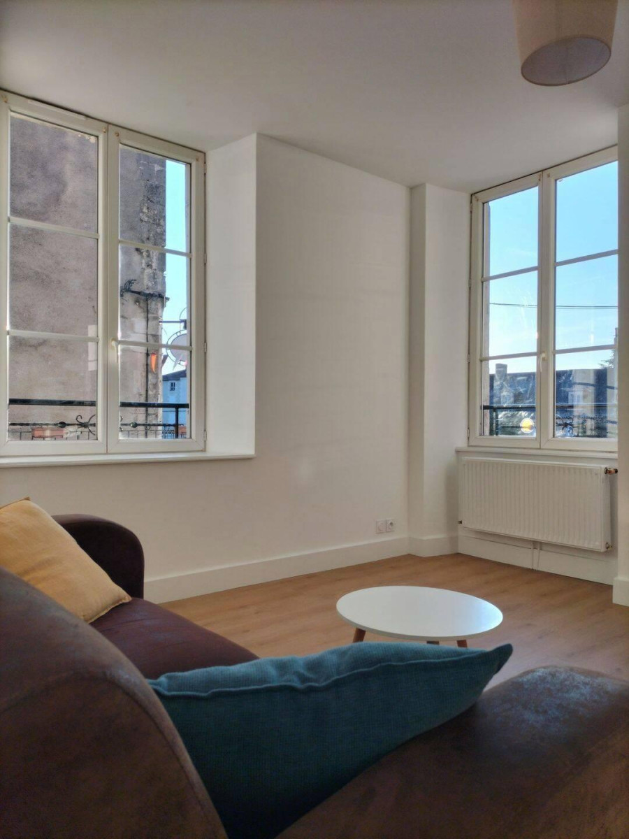 
                                                Location
                                                 MONTMORILLON CENTRE - Appartement de type 3