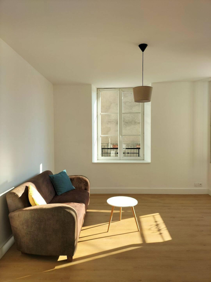 
                                                Location
                                                 MONTMORILLON CENTRE - Appartement de type 3