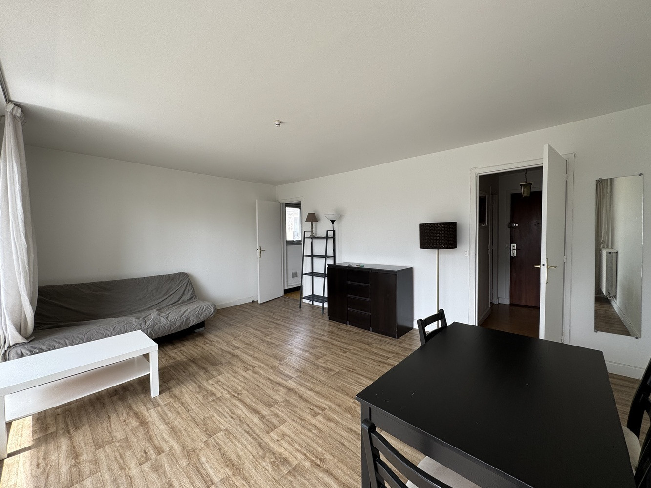 
                                                Location
                                                 MONTPARNASSE Grand Studio Meublé et terrasse