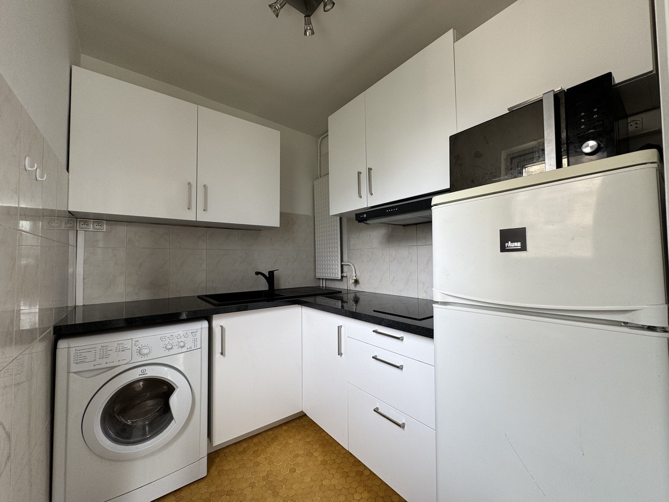 
                                                Location
                                                 MONTPARNASSE Grand Studio Meublé et terrasse