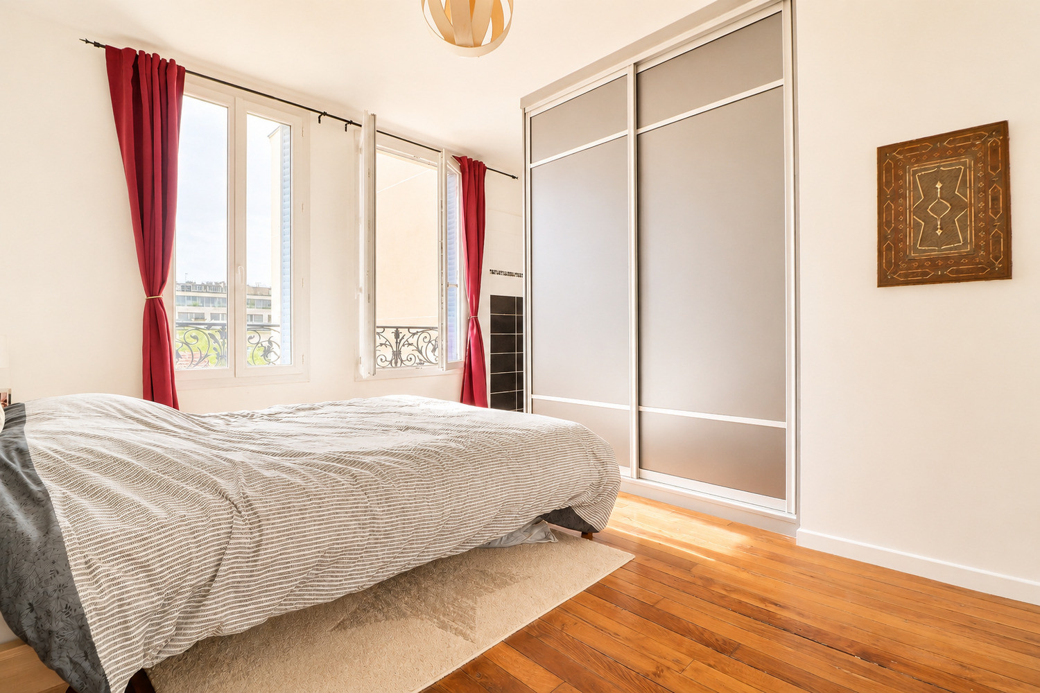 
                                                Vente
                                                 Montrouge, secteur Mairie / Beffroi 5P 111M²