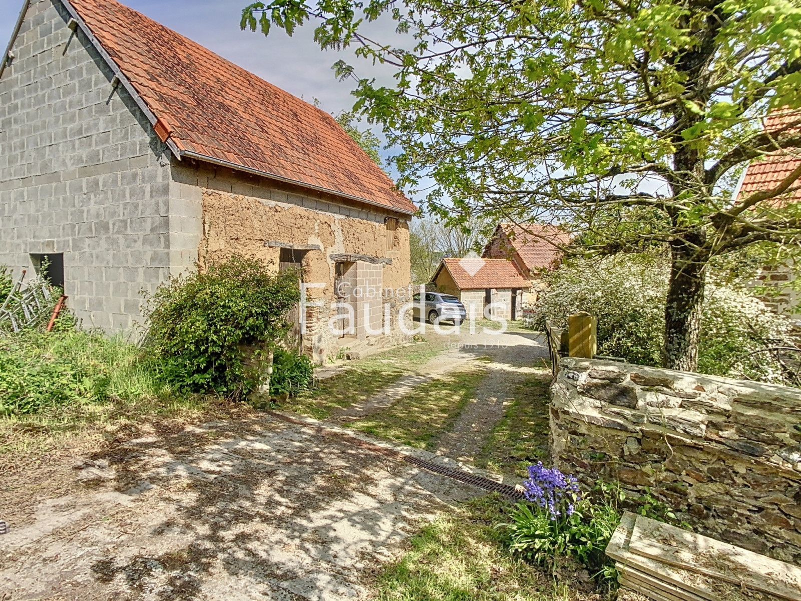 
                                                Vente
                                                 MOON-SUR-ELLE Maison en pierre avec 2.4ha