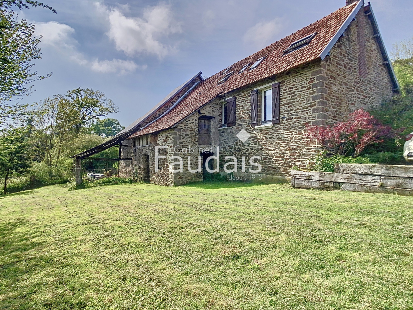 
                                                Vente
                                                 MOON-SUR-ELLE Maison en pierre avec 2.4ha