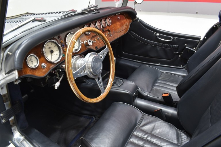 
                                                Voiture
                                                 MORGAN - V6 3.0 Roadster