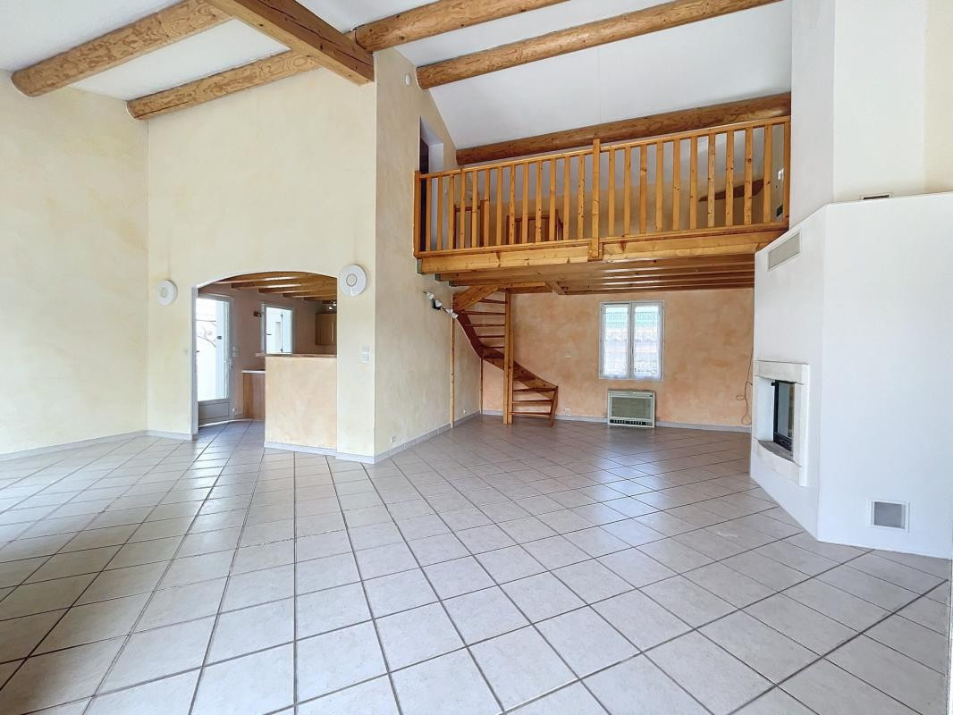 
                                                Vente
                                                 MORIERES LES AVIGNON - MAISON INDEPENDANTE PLAIN PIED 7 PIECES 146 m² sur 1000 m²