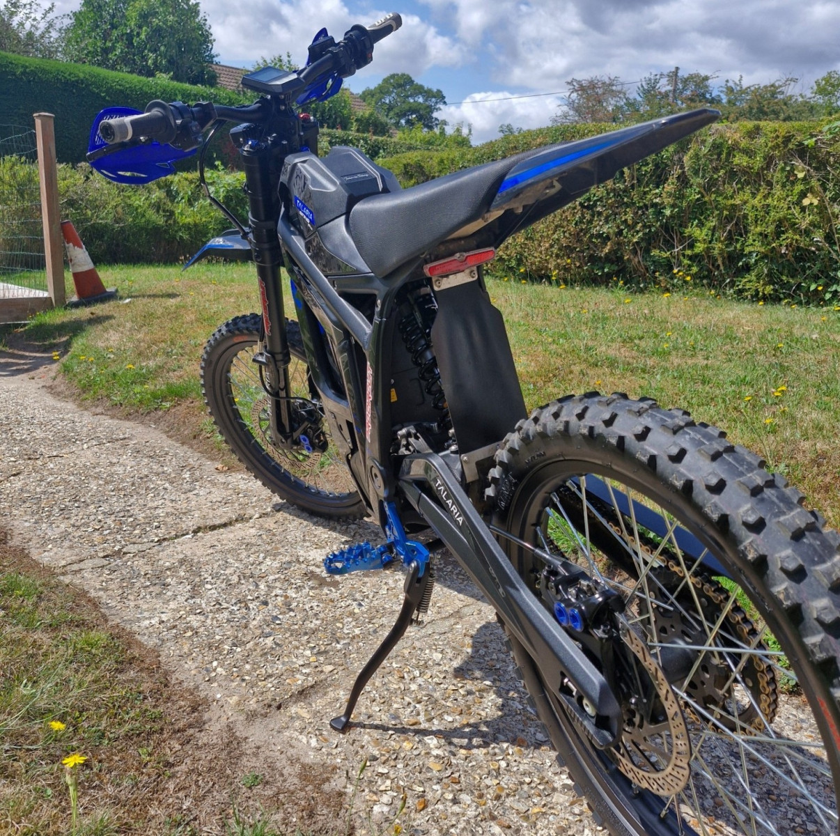 
                                                Sports
                                                 Moto cross Talaria Sting R Pro 72V Pro  2025