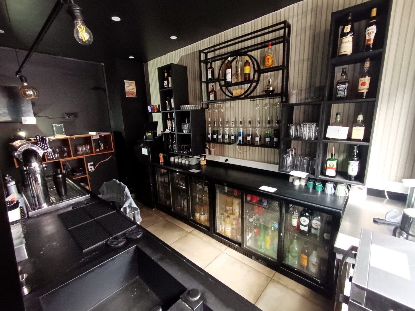 
                                                Vente
                                                 Murs commerciaux hyper centre deux caves Amiens