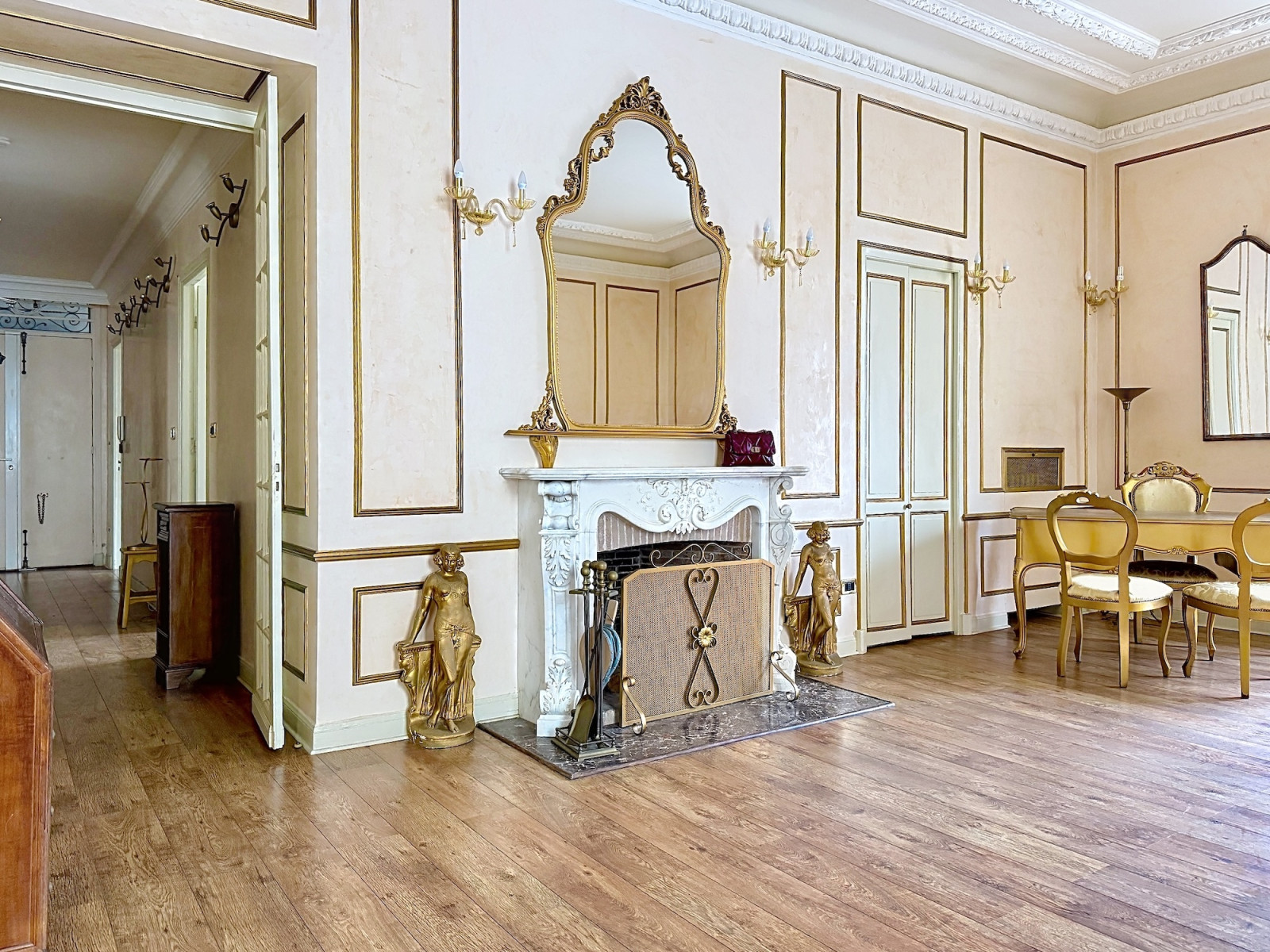 
                                                Vente
                                                 Musiciens - L’élégance d’une Villa de la Renaissance Italienne au cœur de la ville