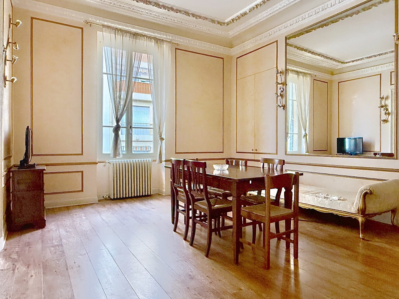 
                                                Vente
                                                 Musiciens - L’élégance d’une Villa de la Renaissance Italienne au cœur de la ville